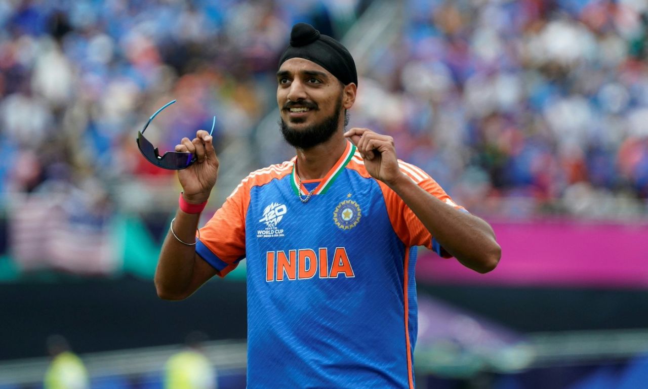 Cover image for T20 World Cup के एक मैच में शानदार गेंदबाज़ी करने वाले भारतीय खिलाड़ी