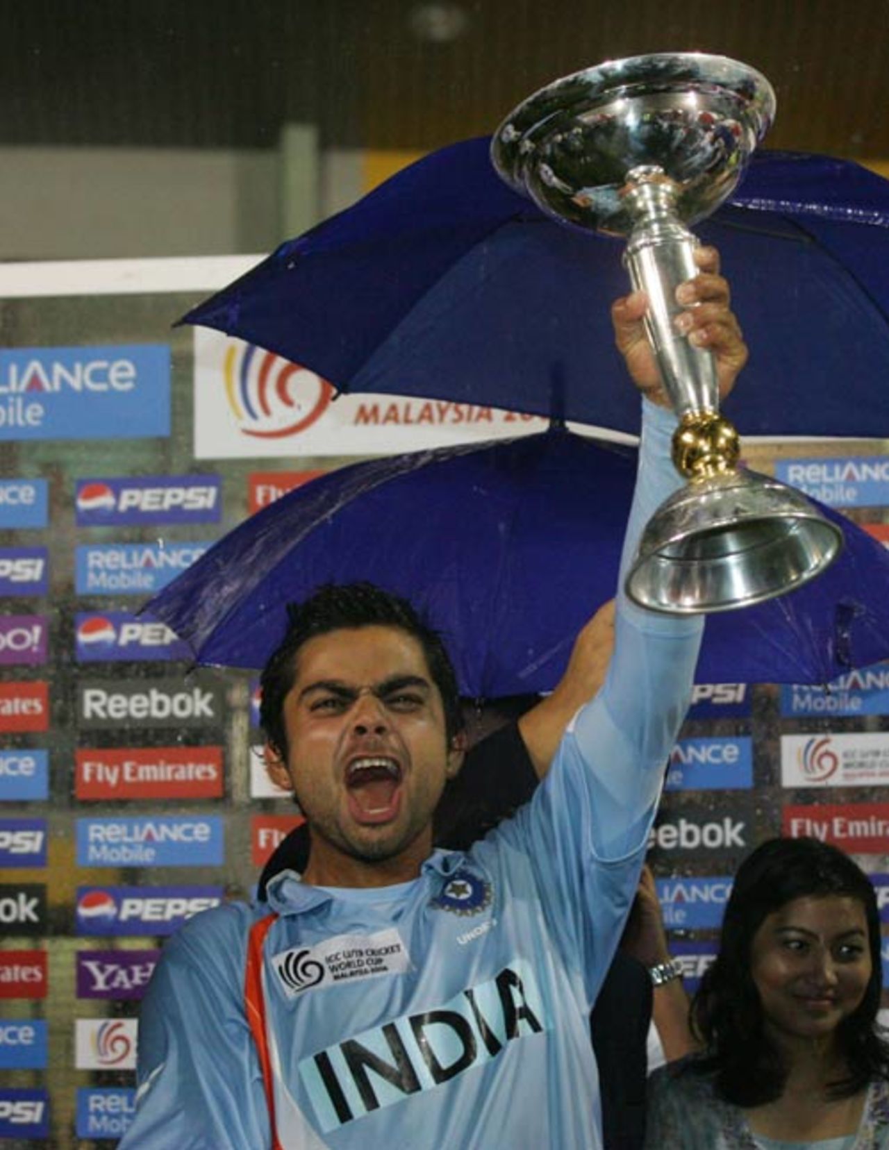 Cover image for विराट कोहली इन  आईसीसी ट्रॉफी पर जमा चुके हैं कब्जा