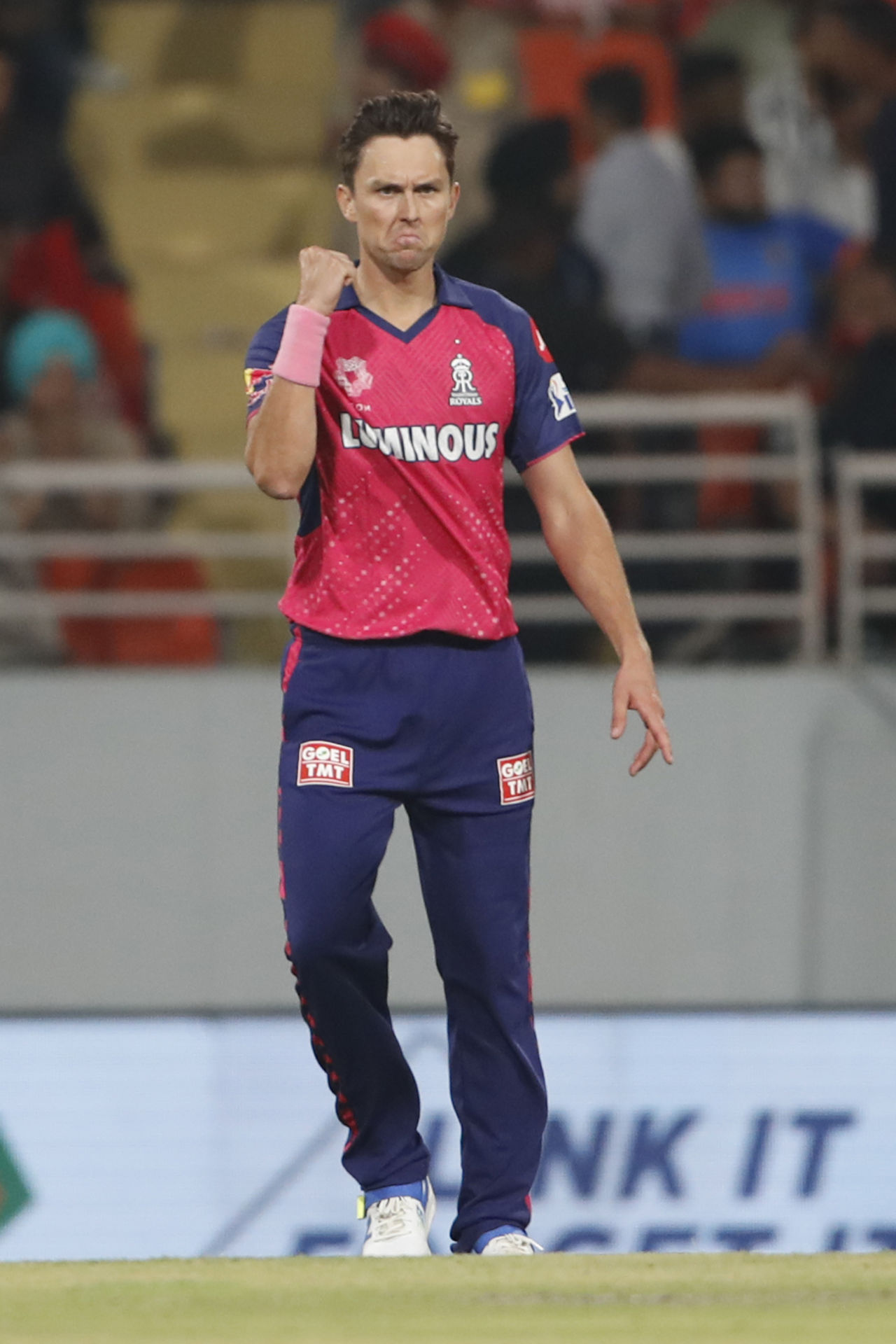 Cover image for IPL 2024 में अब तक सबसे ज्यादा डॉट बॉल डालने वाले गेंदबाज