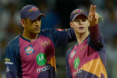 ms dhoni with steve smith