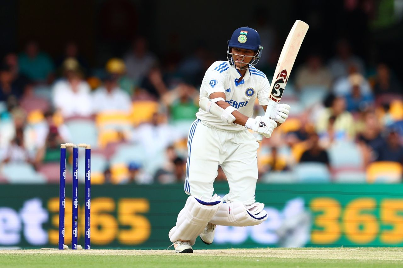 ब्रिसबेन टेस्ट में शॉट खेलते यशस्वी जायसवाल