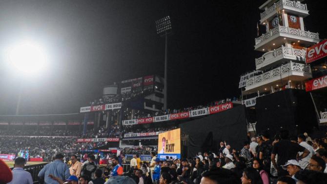 बाराबती स्टेडियम 3