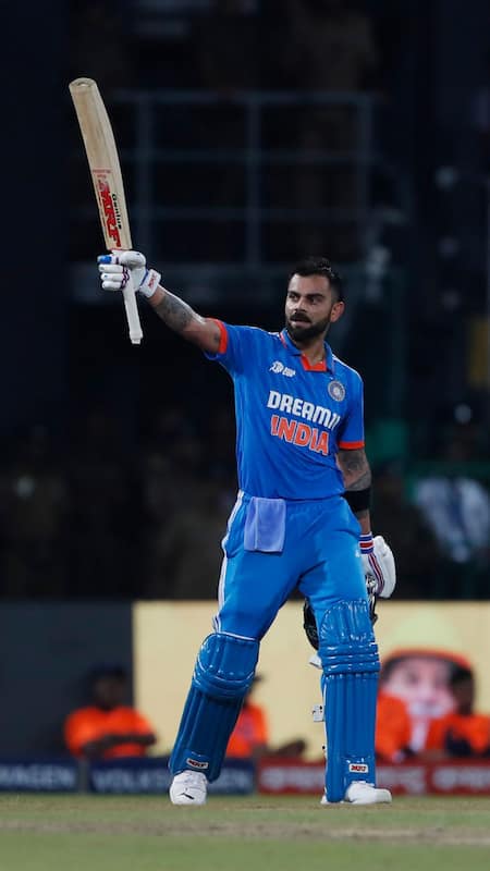 Cover image for ODI क्रिकेट में 100+ के स्ट्राइक रेट के साथ सबसे ज्यादा  शतक लगाने वाले बल्लेबाज़