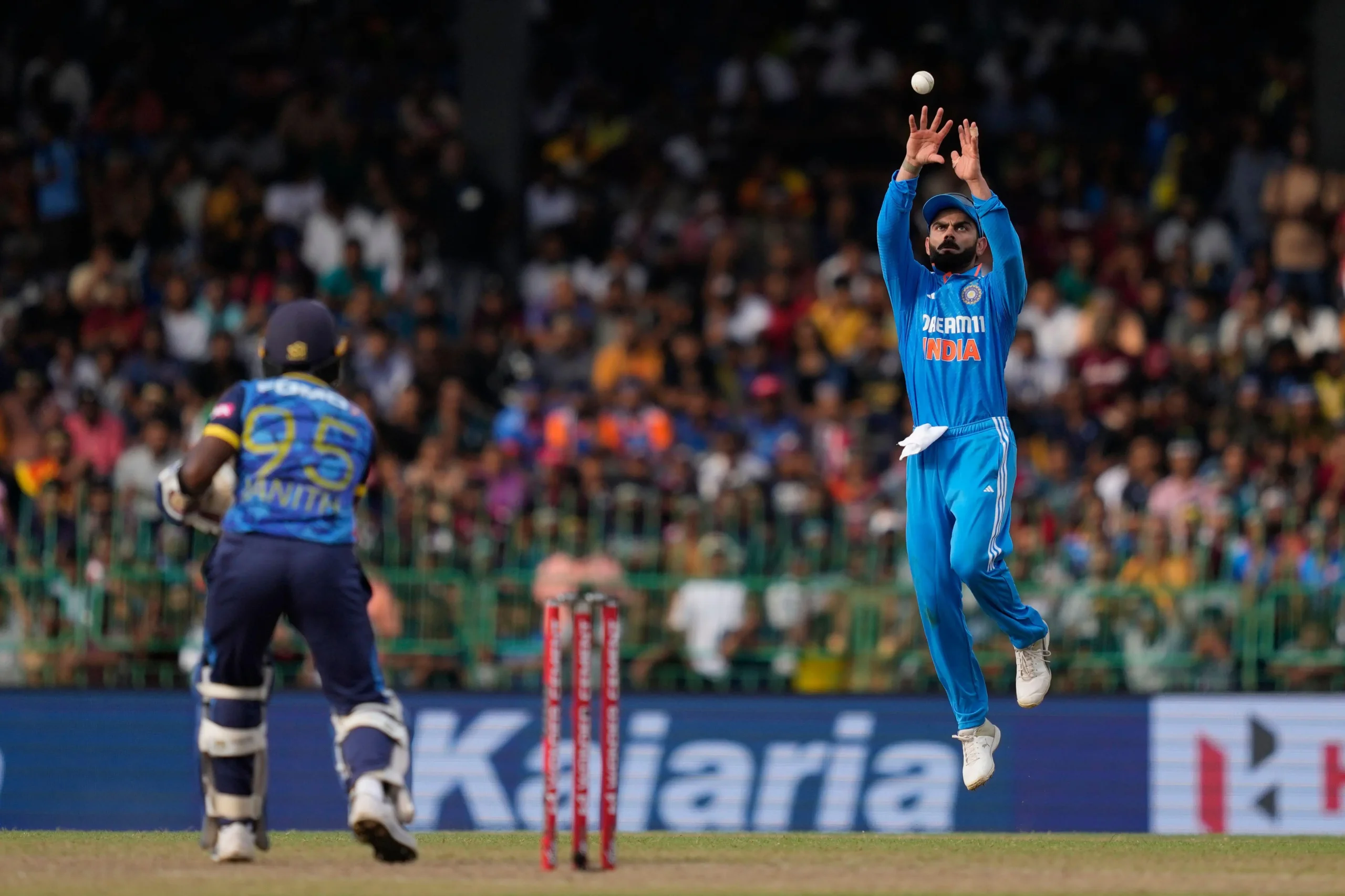 Cover image for ODI में सर्वाधिक कैच लेने वाले Top10 खिलाड़ी
