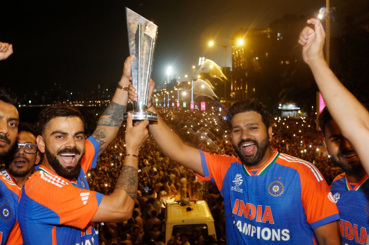 Cover image for रोहित की कप्तानी में भारत ने फिर रचा इतिहास, सभी ICC फाइनल में पहुंचा