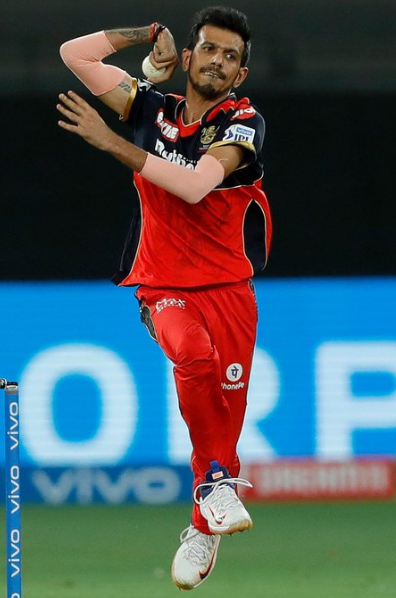 Cover image for IPL में एक टीम के खिलाफ सबसे ज्यादा विकेट लेने वाले गेंदबाज़