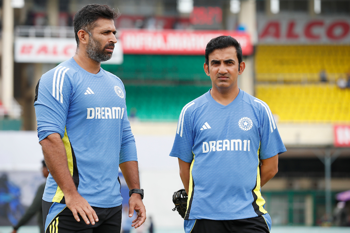 ऑस्ट्रेलिया में भारत के खराब प्रदर्शन के बाद BCCI ने कोच अभिषेक नायर और टी दिलीप को  किया बर्खास्त
