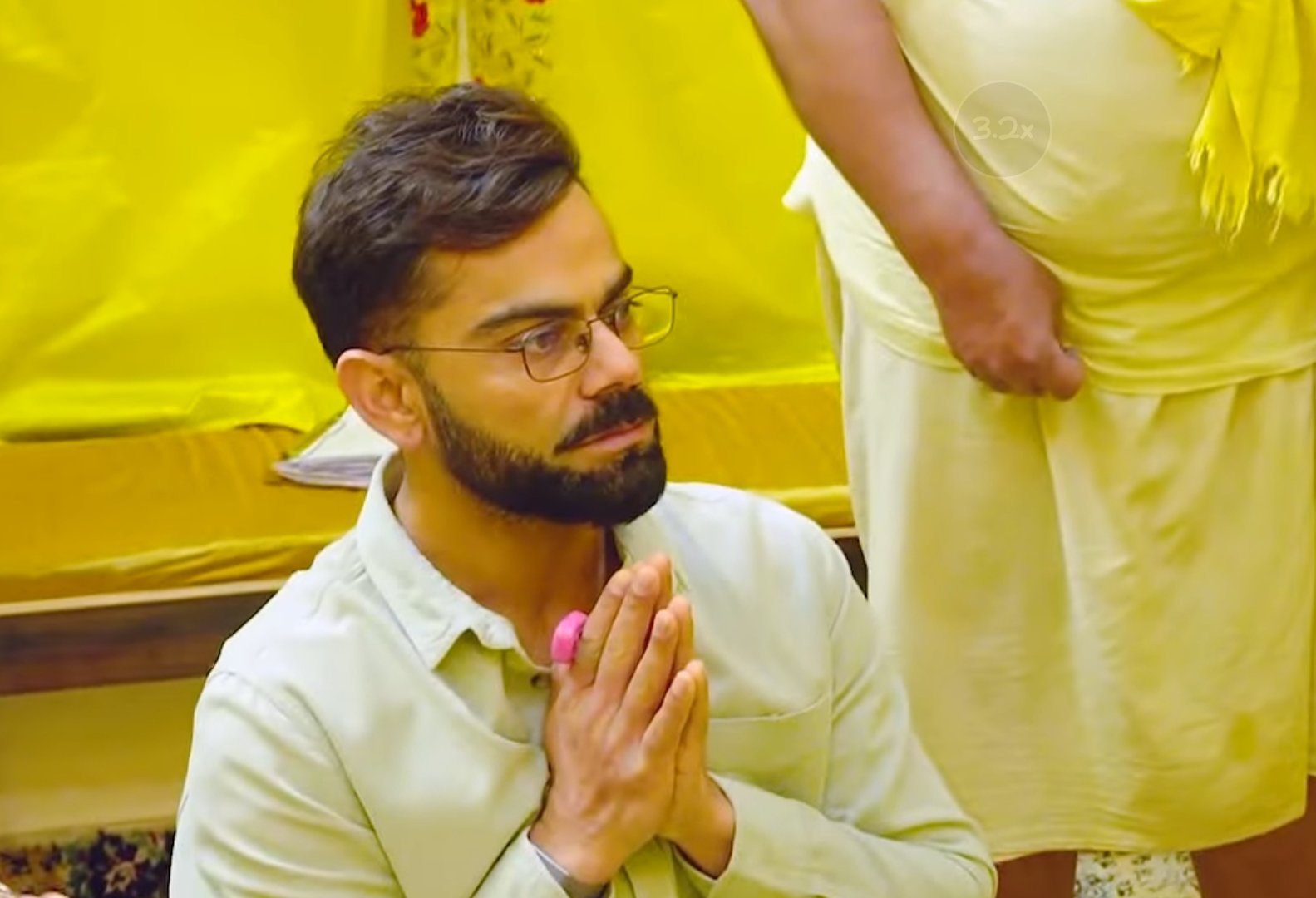वृंदावन में विराट कोहली 2