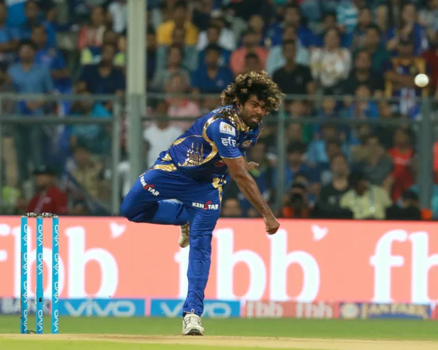 Cover image for IPL के एक सीज़न में  MI के लिए सबसे ज्यादा विकेट लेने वाले खिलाड़ी 
