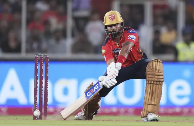 Cover image for IPL में एक ओवर में 4 या उससे ज्यादा छक्के लगाने वाले खिलाड़ी 
