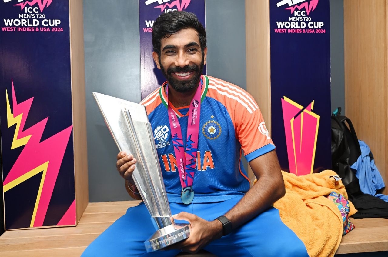 Cover image for रोहित शर्मा को पीछे छोड़ जसप्रीत बुमराह ने जीता icc का यह अवार्ड