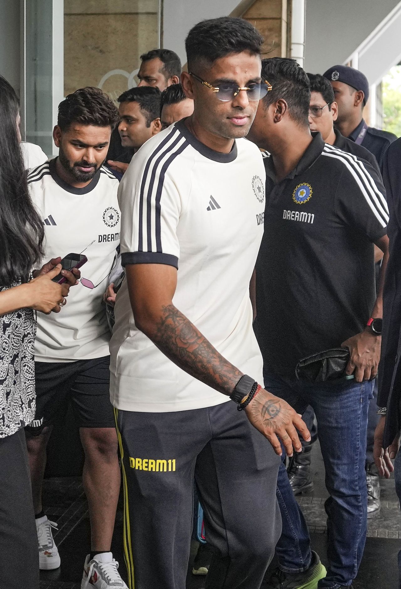 Cover image for Suryakumar Yadav के कप्तान बनने पर Axar Patel ने बताया ड्रेसिंग रूम का माहौल