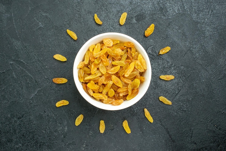 Health Benefits of Soaked Raisins: Weight Loss to Glowing Skin