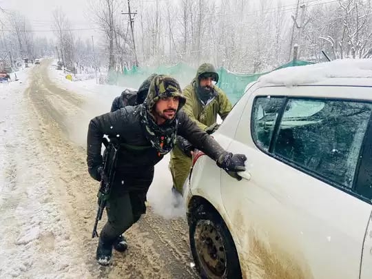 Heavy Snowfall Hits Jammu Kashmir, Special Teams Deployed