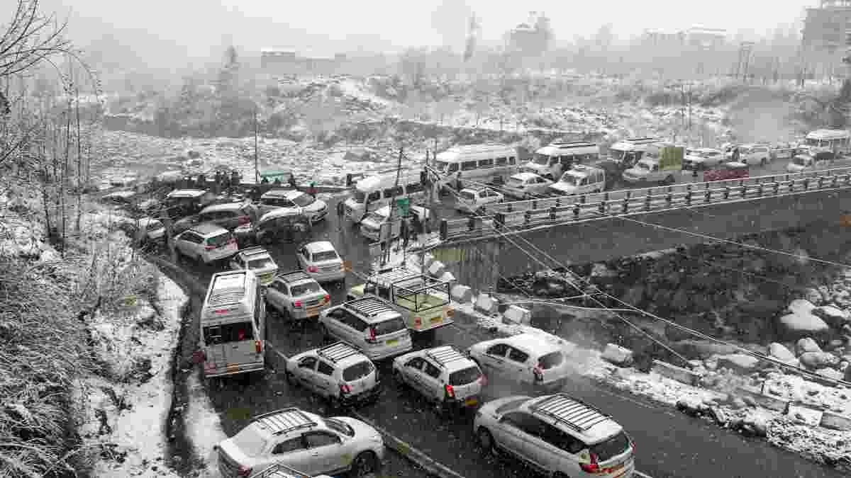 Heavy Snowfall Hits Jammu Kashmir, Special Teams Deployed