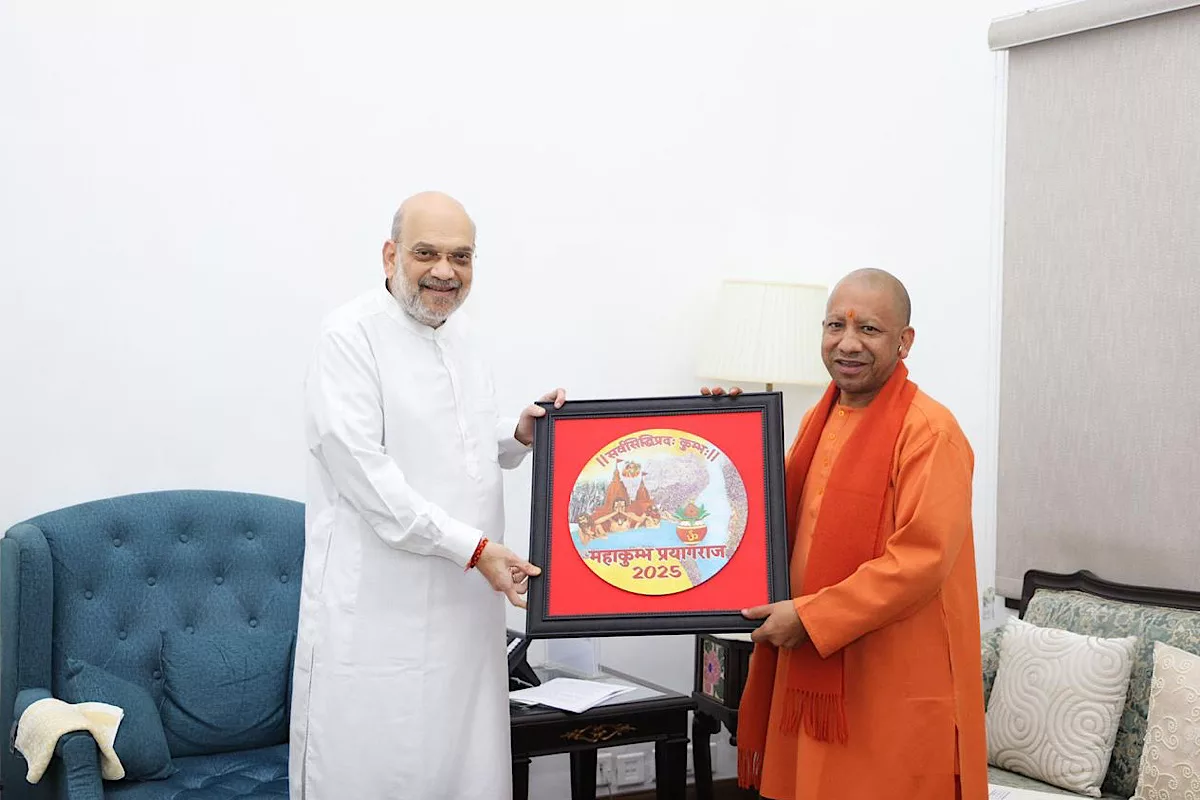 Maha Kumbh 2025: CM Yogi Extends Invitations to Top Dignitaries