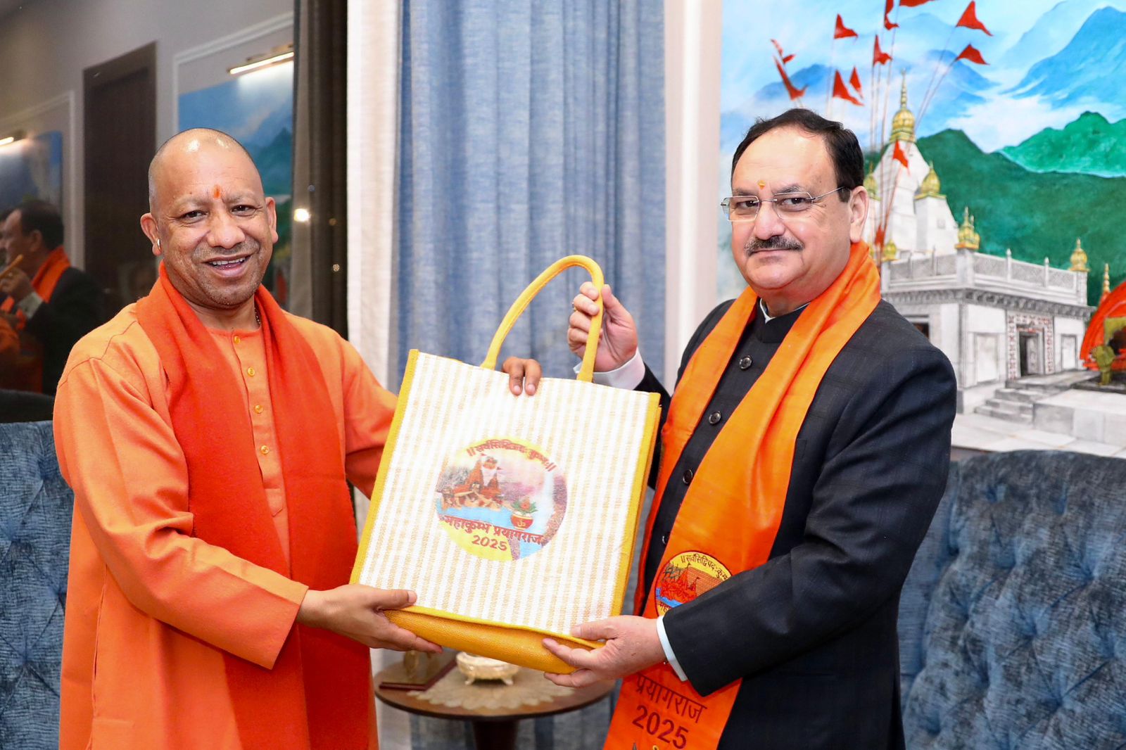 Maha Kumbh 2025: CM Yogi Extends Invitations to Top Dignitaries