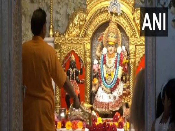 Chaitra Navratri: Morning Aarti performed at Jhandewalan and Chhatarpur temples