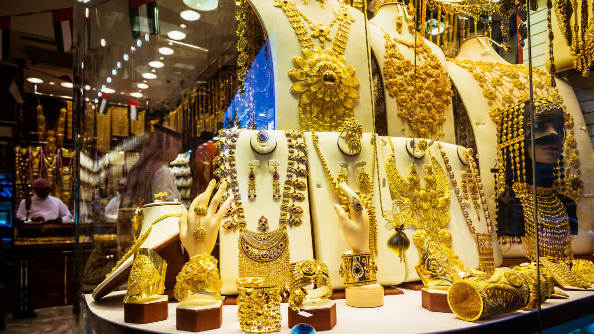 Gold prices fall