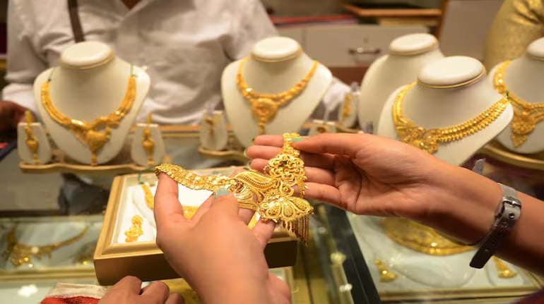 Gold prices fall