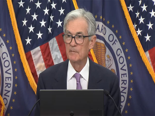 Federal Reserve keeps rates unchanged amid economic uncertainty