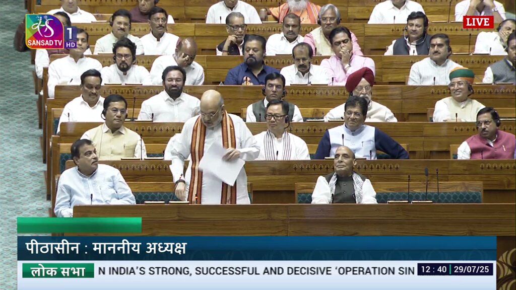 Amit Shah points gun on oposition, calls Pakistan as Congress's mistake