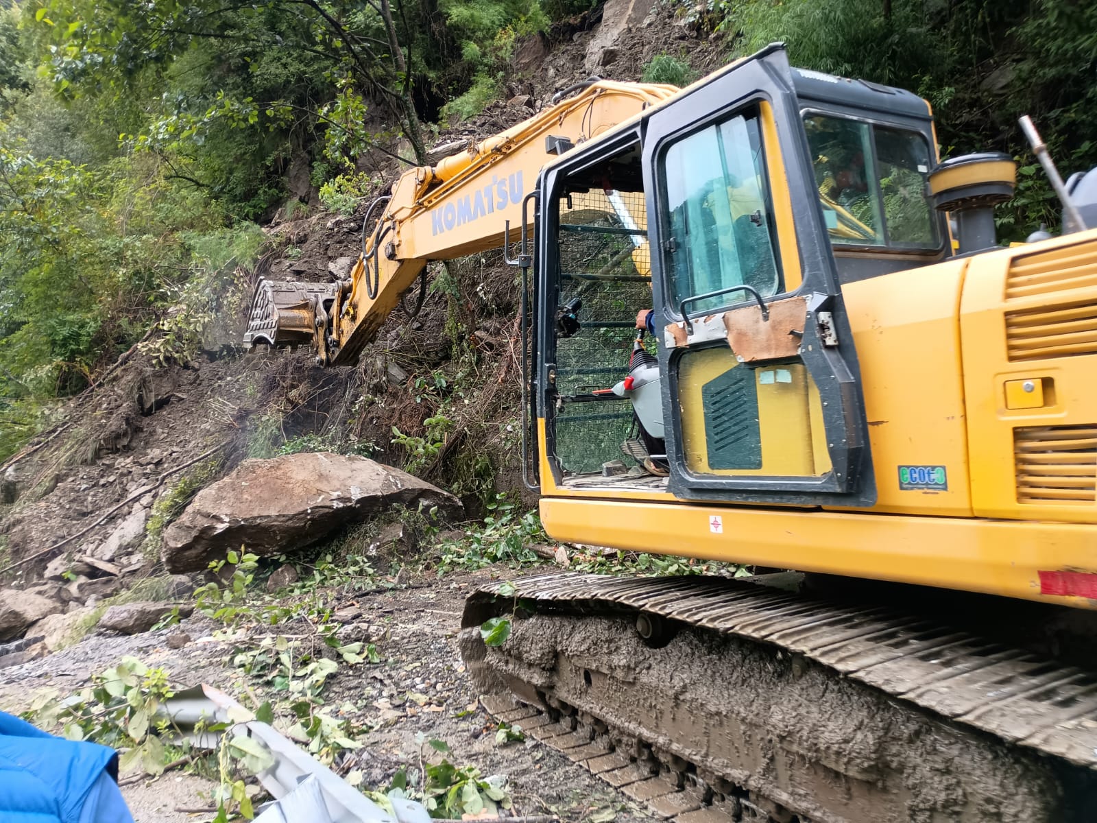 Uttarkashi DM inspects landslide-prone spots on Yamunotri highway