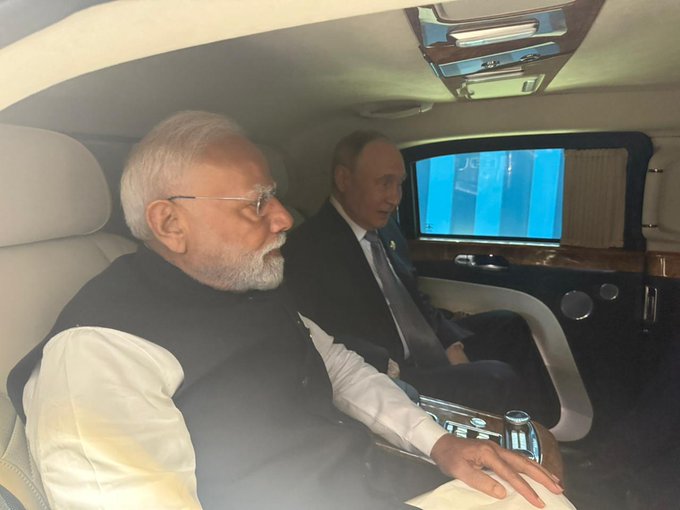 PM Modi travels with Putin ahead of bilateral meeting
